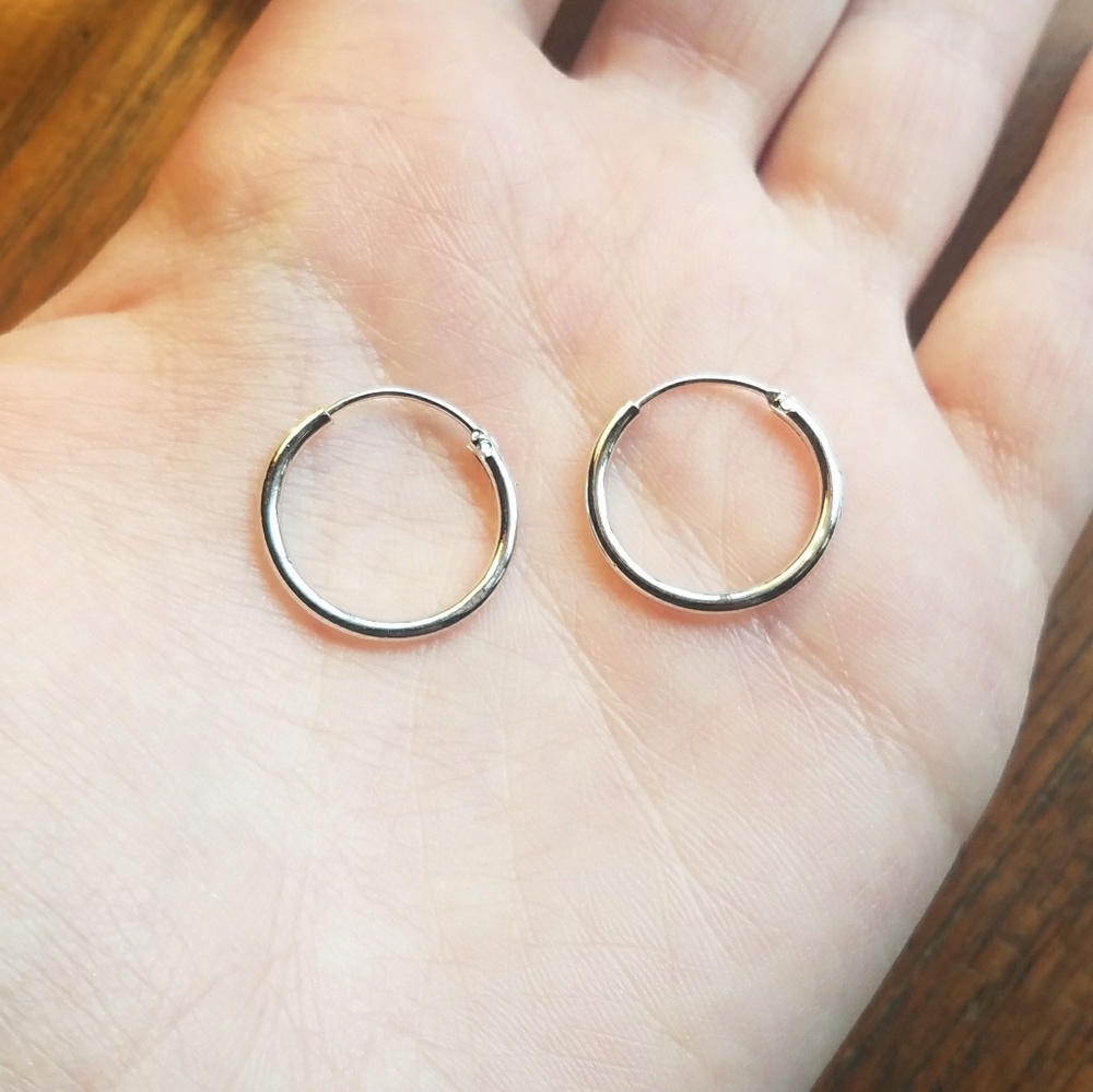 NWOT 18mm Mini Silver Hoop Earrings - Picture 4 of 8